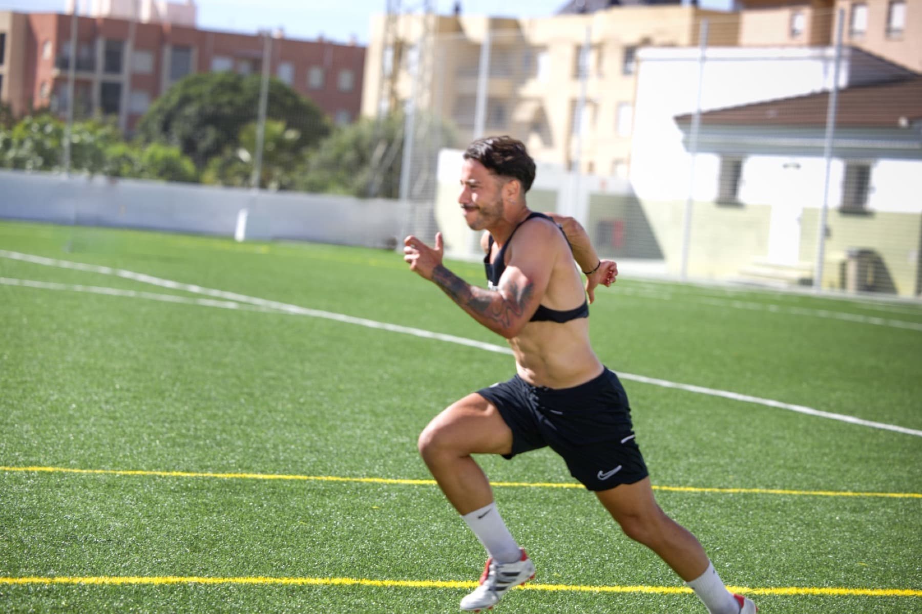 Football player sprinting during Adama Project training